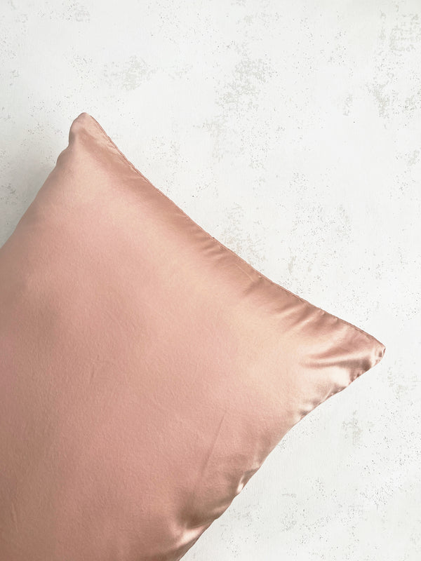 Silk Pillowcase in Peach